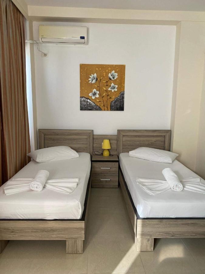 Apartamente Berti'S Garden Sarandë Exterior foto